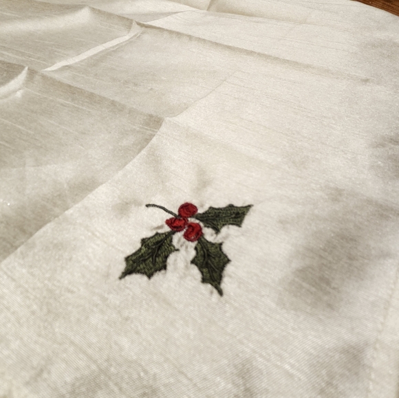 EUC, Like New Condition; bundle of 12 holiday cloth napkins - Picture 4 of 5